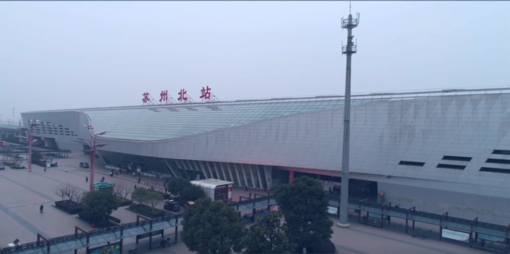 Umfassendes Infrastrukturmaterialversorgungsprojekt f&uuml;r den Bahnhofsvorplatz des Bahnhofs Suzhou New District der Intercity-Eisenbahn Shanghai-Nanjing
